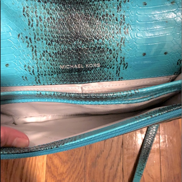 MK crossbody bag in animal print - Picture 5 of 7